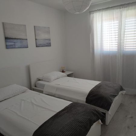 Apartma Stimec อิซอลา ภายนอก รูปภาพ